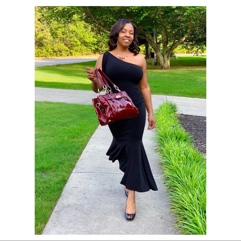BOUTIQUE BLACK DRESS - Picture 2 of 3
